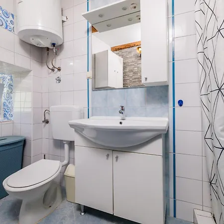 House Dragan D Feriehus *