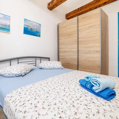 House Dragan D Holiday home Banjol